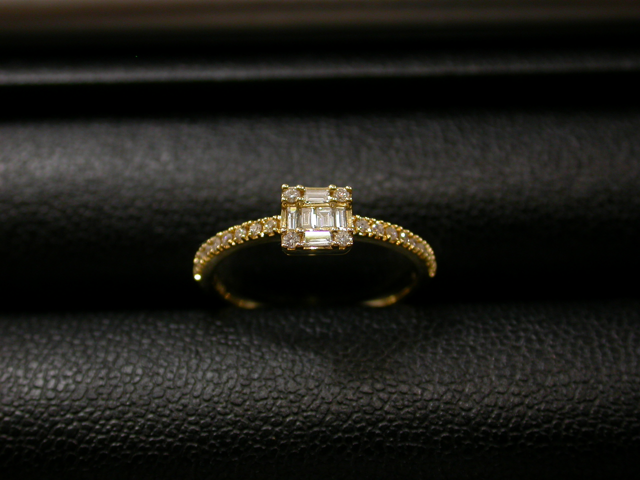 ベルシオラ BELLESIORA K18WG ダイヤ 0.24ct リング