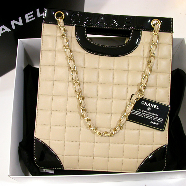 【ギャラ有】CHANEL エナメルチェーントートバッグ シャネル