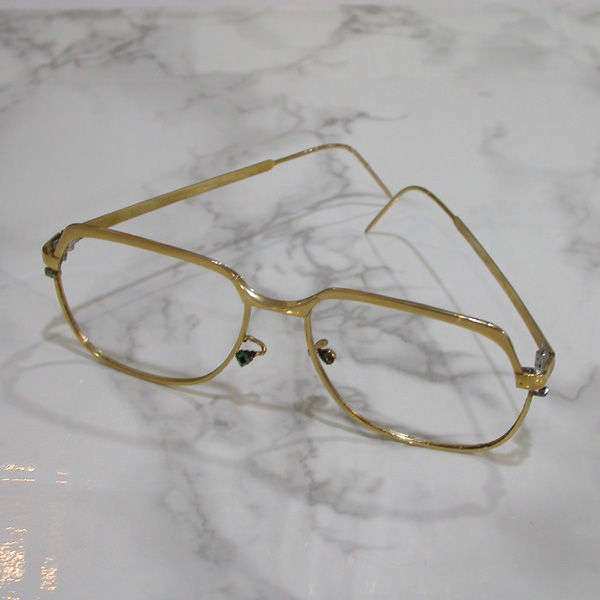 【来店買取】K18 18金製 眼鏡 フレームのお買取りについて | 貴金属・ダイヤモンド・ブランド品買取専門店バイセラジャパン