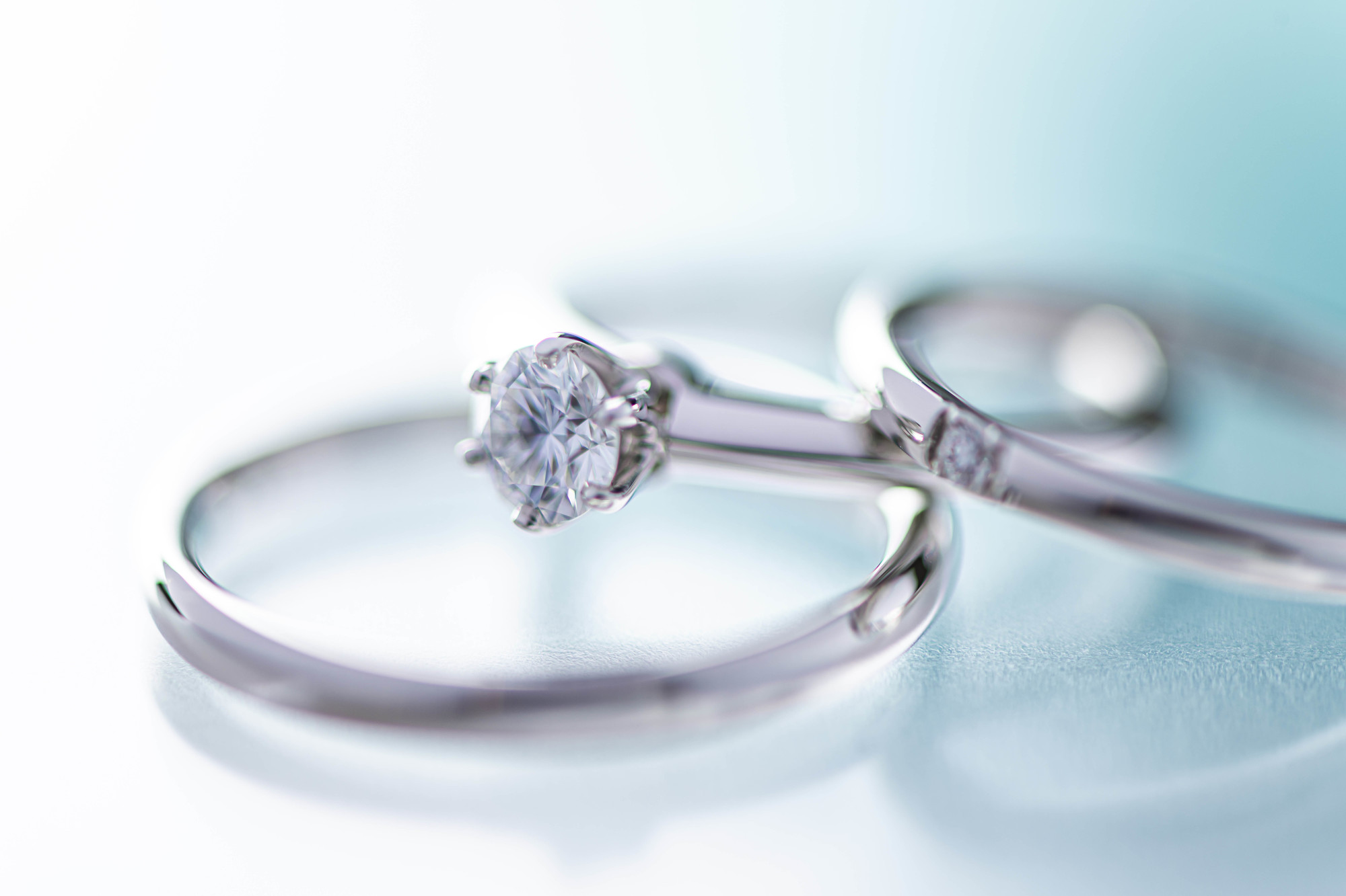 ダイヤモンドが付いたネーム入りの指輪は買取可能？買取査定のポイントを解説